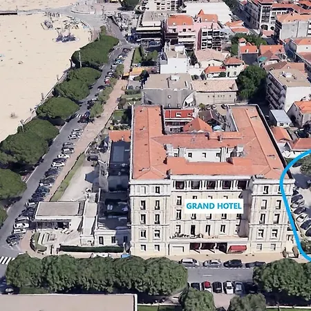 En Centre-ville Avec Terrasse Et Parking, Acces Direct A La - Fr-1-474-4 Daire *