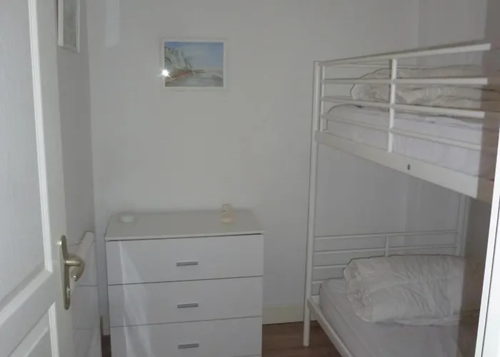 En Centre-ville Avec Terrasse Et Parking, Acces Direct A La - Fr-1-474-4 *